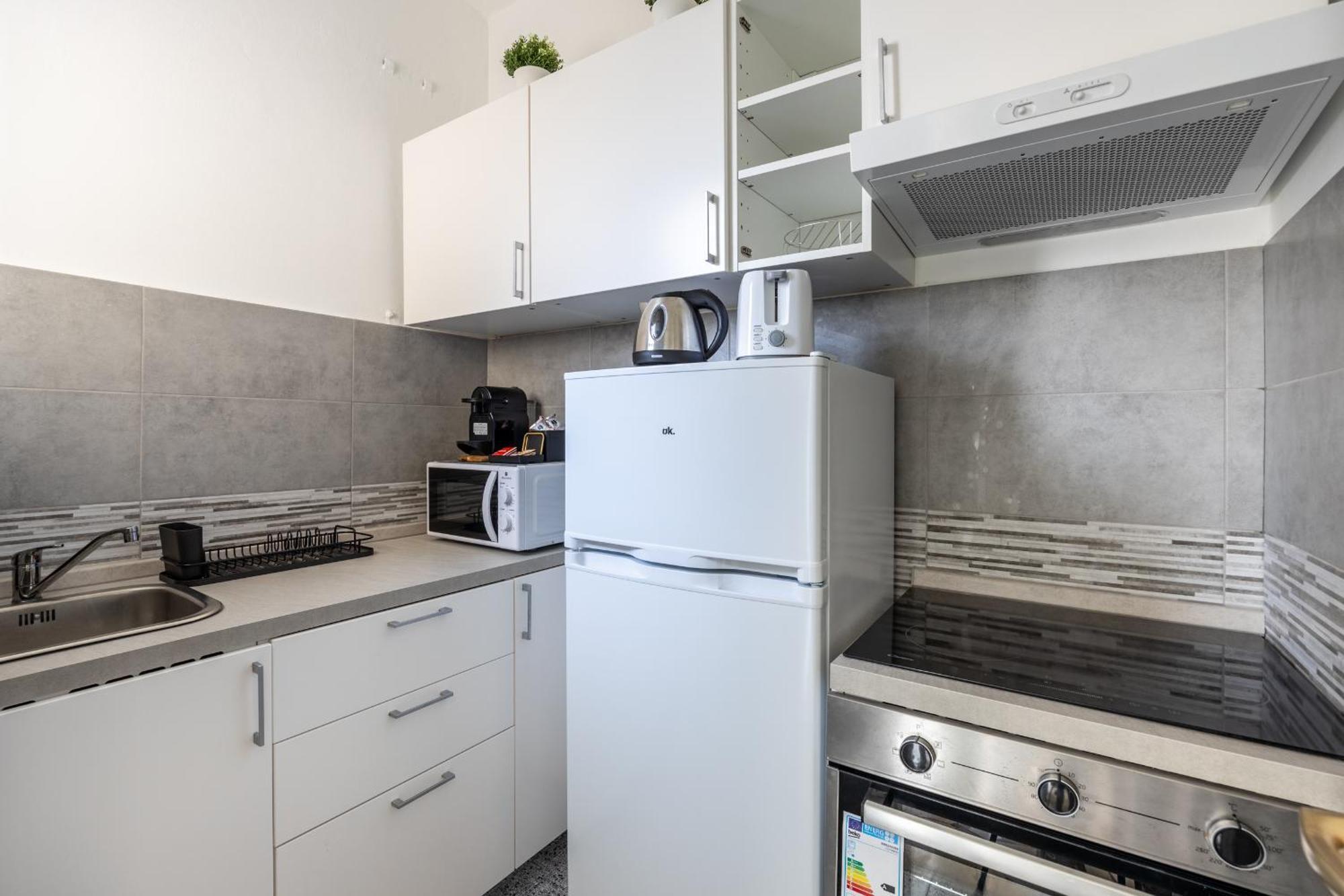 8 Min Dalla Metro Casa Elegante Con Netflix E Wifi Милан Экстерьер фото